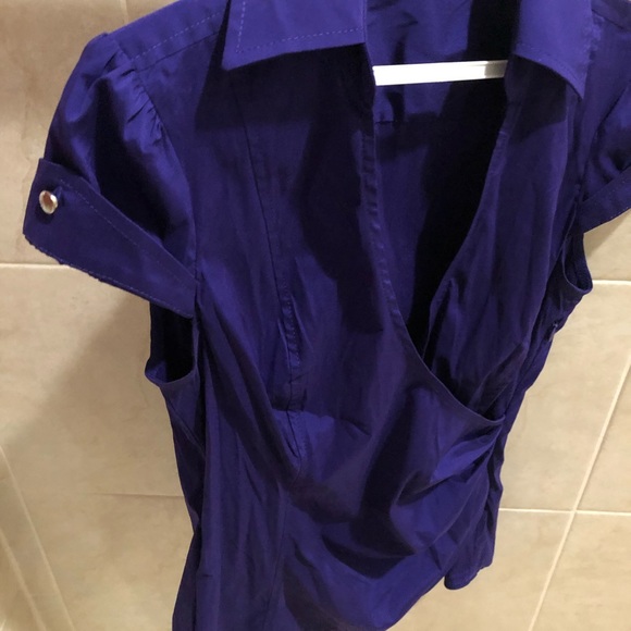 Beautiful Express faux wrap top with cute buttons - Picture 4 of 5